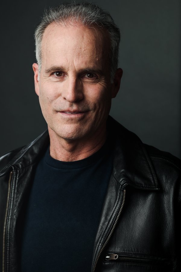 et billede af Geoffrey Lower