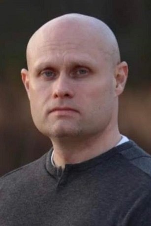 et billede af Andrew R. McCallister