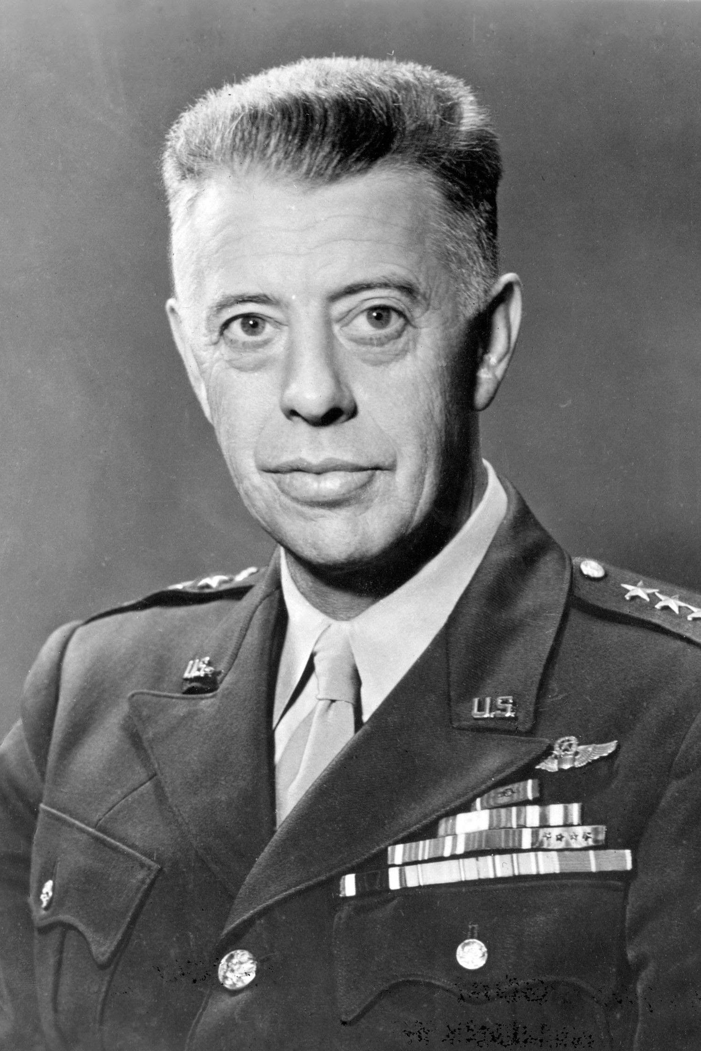 et billede af George C. Kenney