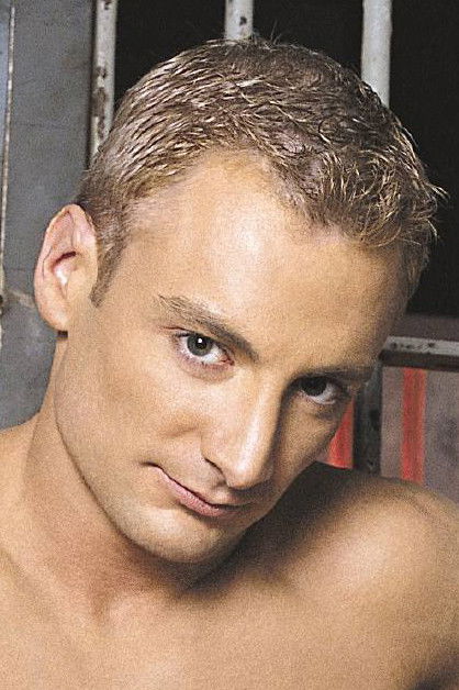 et billede af Aaron Tanner