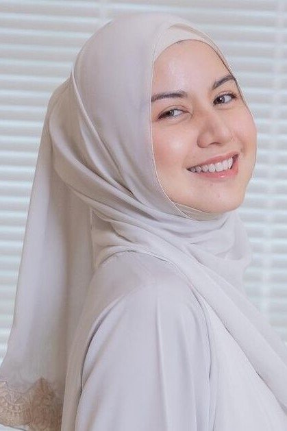 Lisa Surihani's picture in the cast
