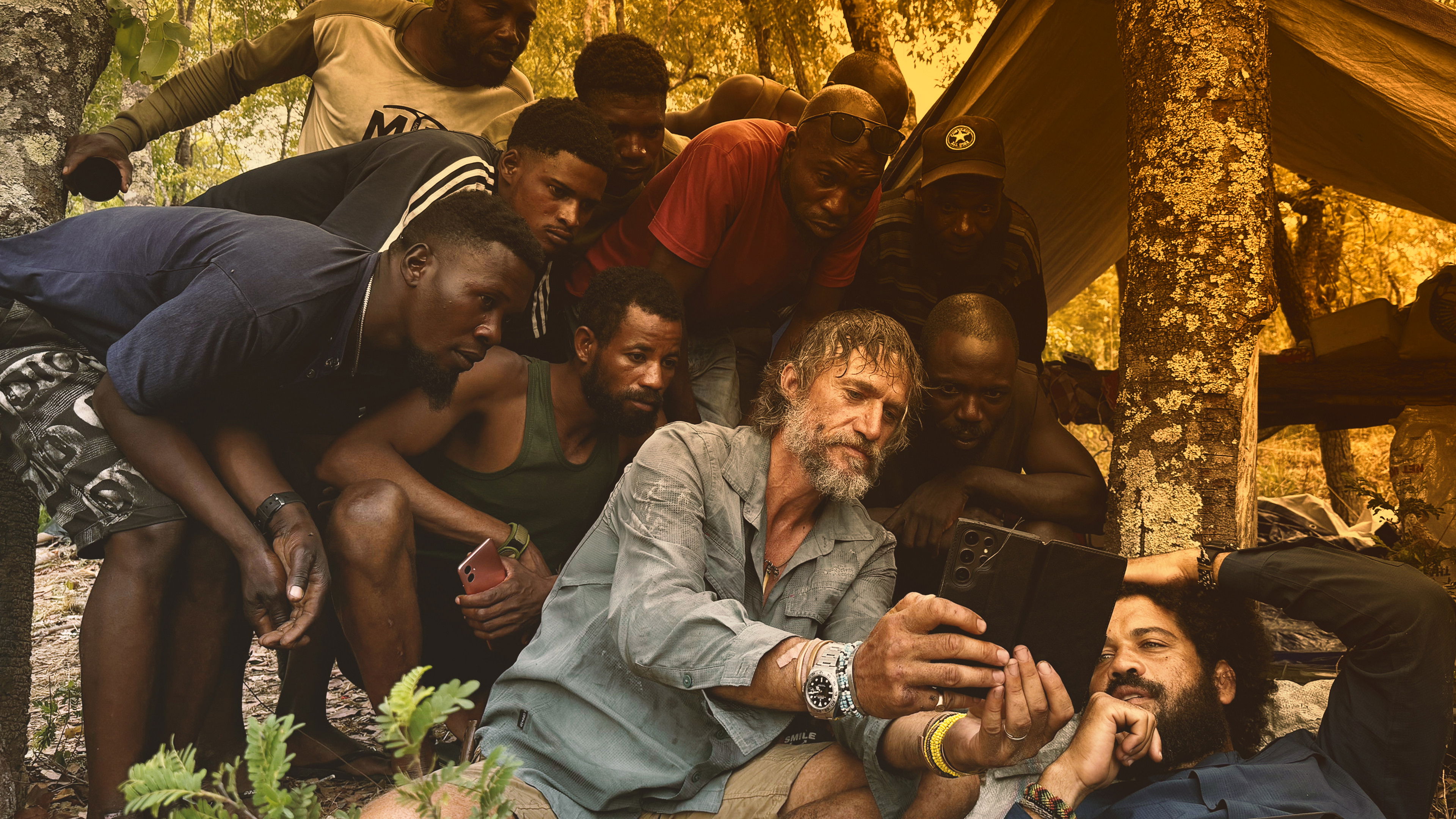 Imagem de fundo de Ghost Elephants