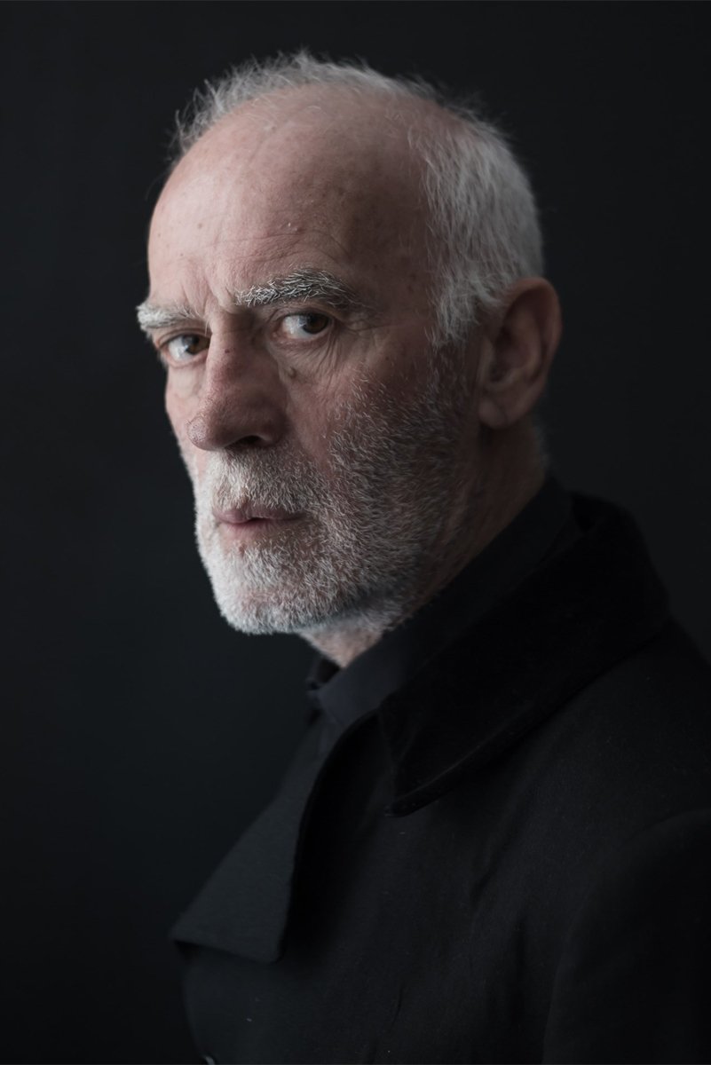 Γιώργος Μπινιάρης's picture in the cast