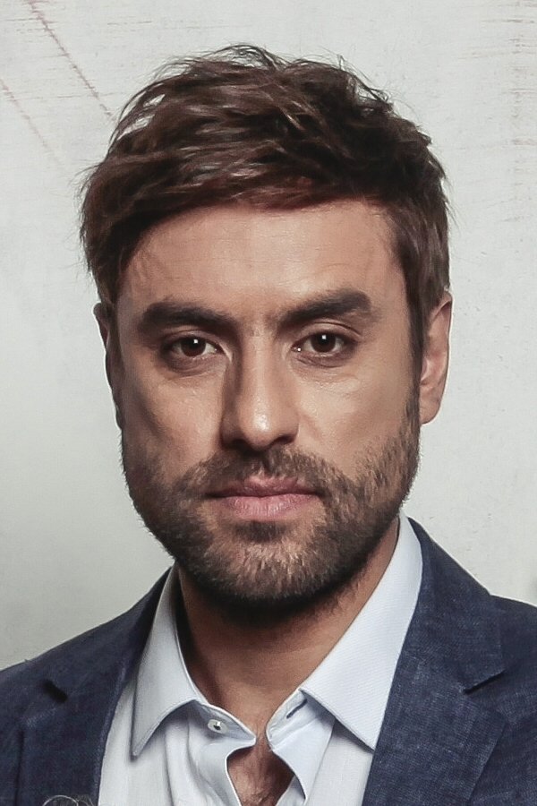 Alvaro Gomez's picture in the cast