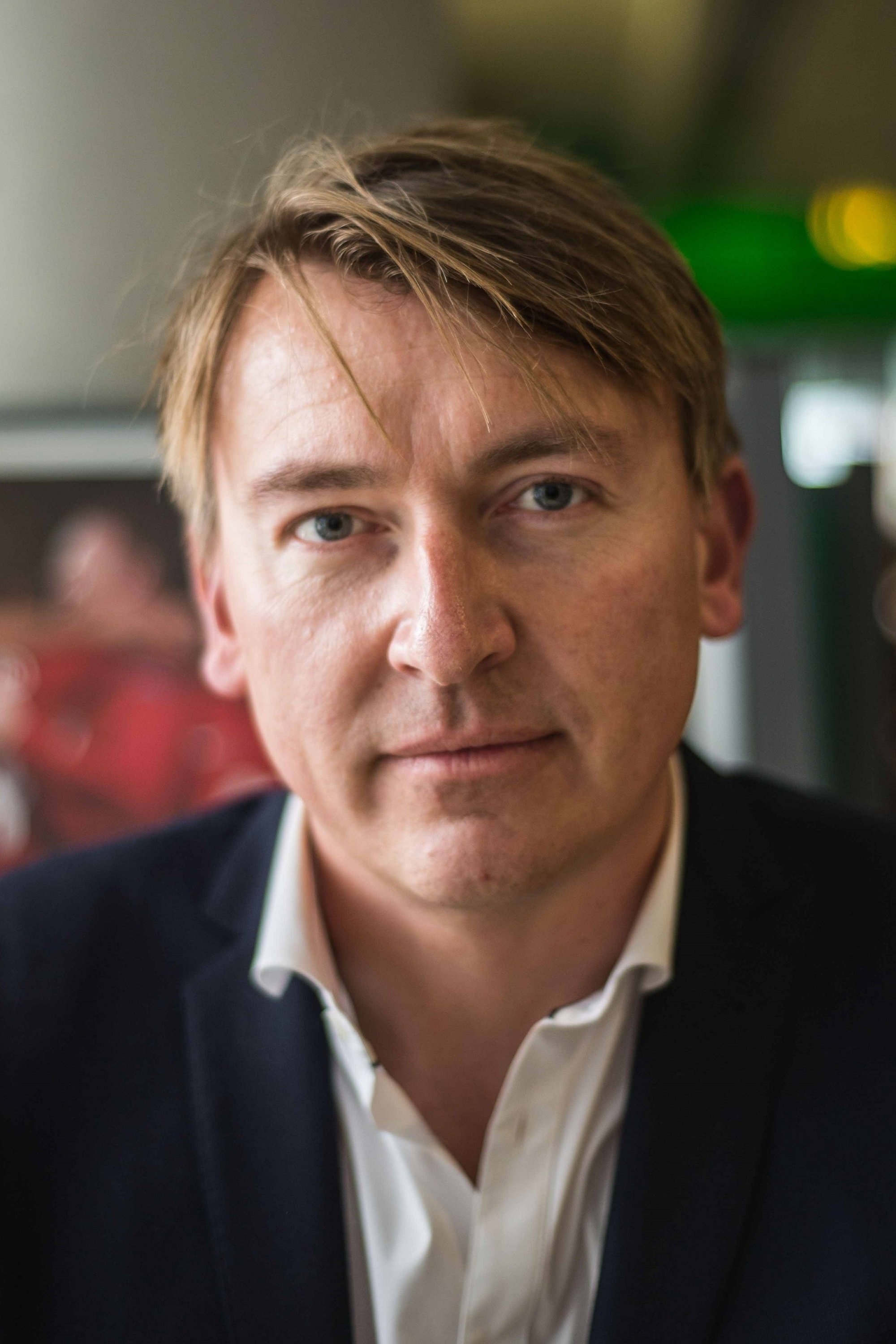 et billede af James Strong