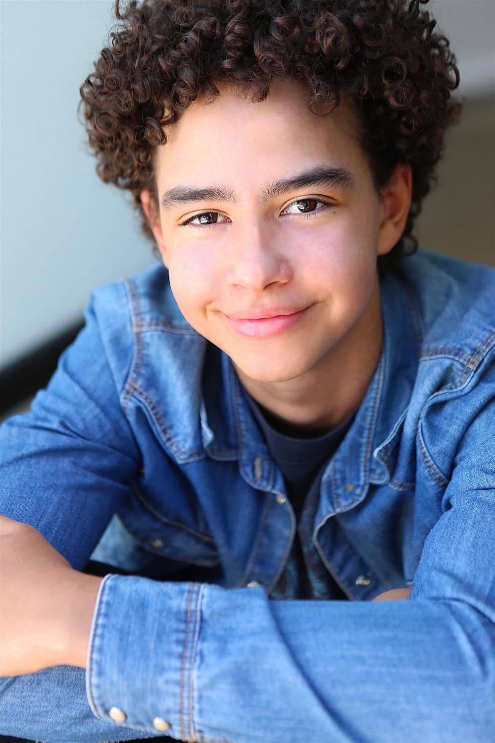 et billede af Evan Nikolas Fields