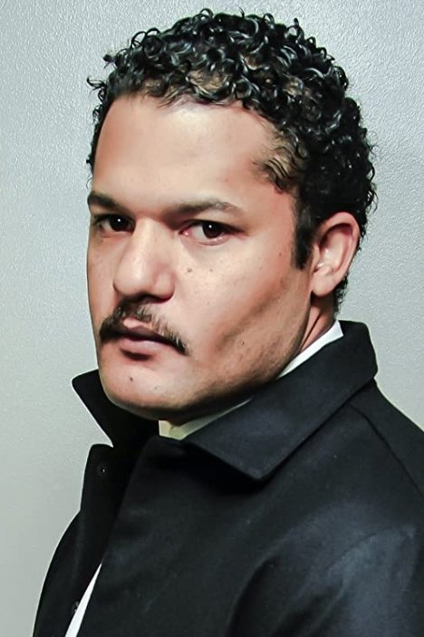 et billede af Brandon J. Dirden