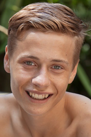 et billede af Adrian Bennet