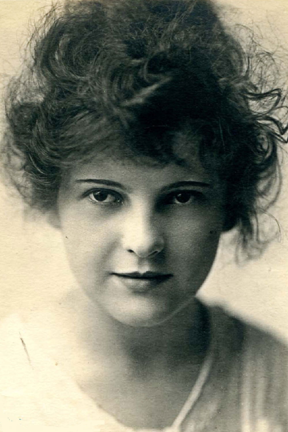 Molly Malone Profile Images — The Movie Database (TMDb)