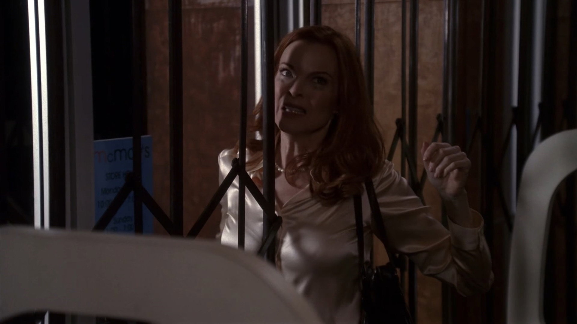 Desperate Housewives Season 2 :Episode 17  Could I Leave You?