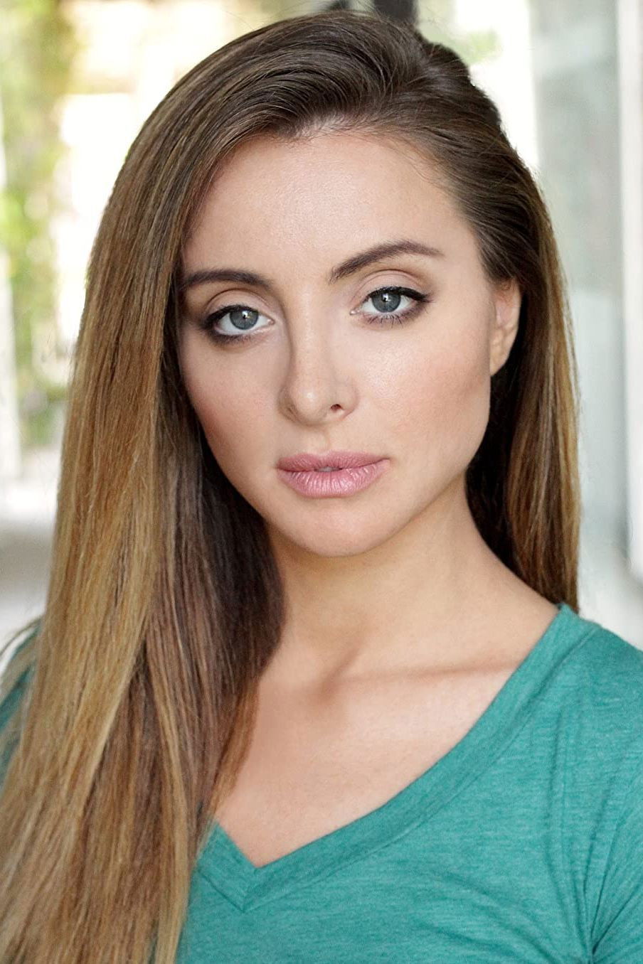 et billede af Penelope Costopoulos