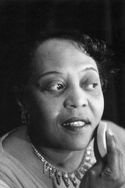 et billede af Mae Barnes