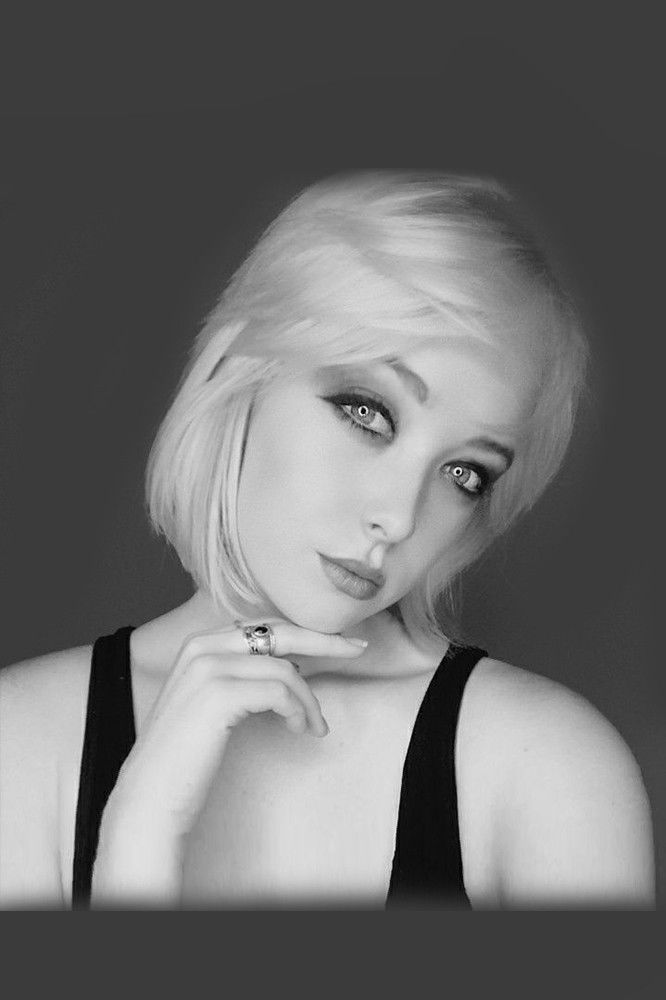 et billede af Cassandra White