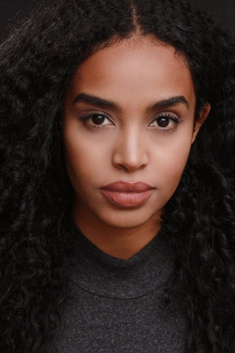 et billede af Nadia Adem