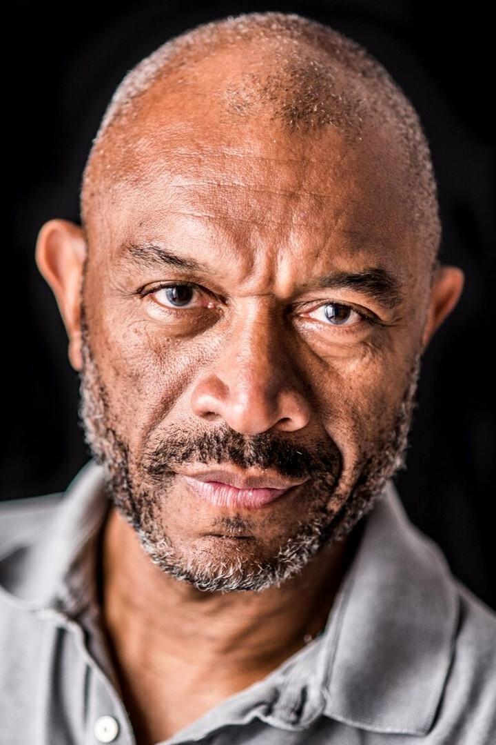 et billede af Bruce Lester-Johnson