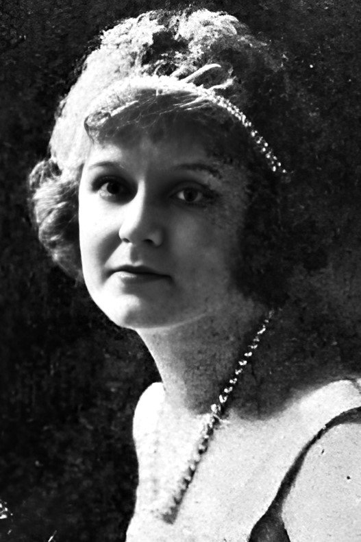 et billede af Mae Gaston