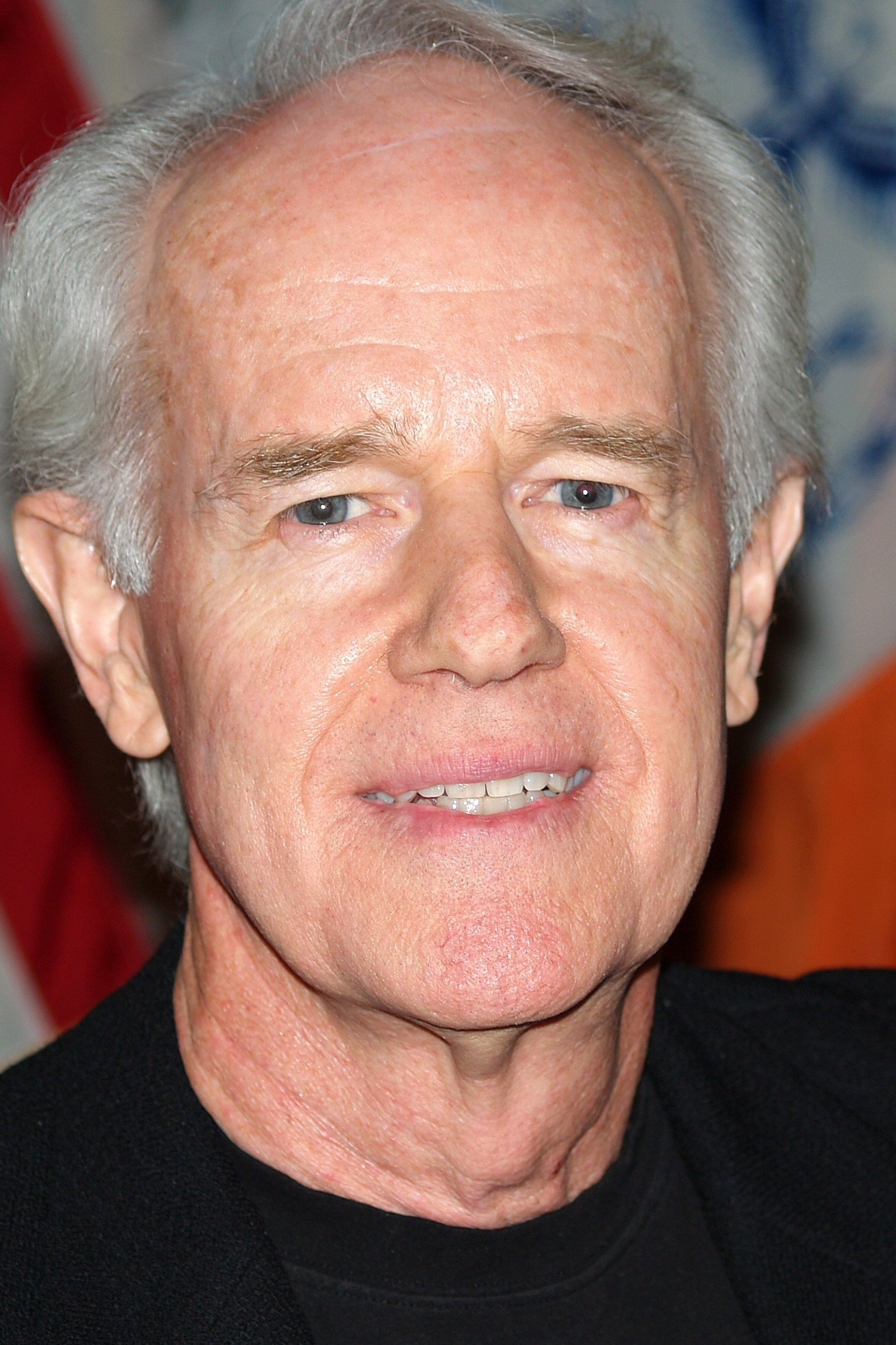 et billede af Mike Farrell