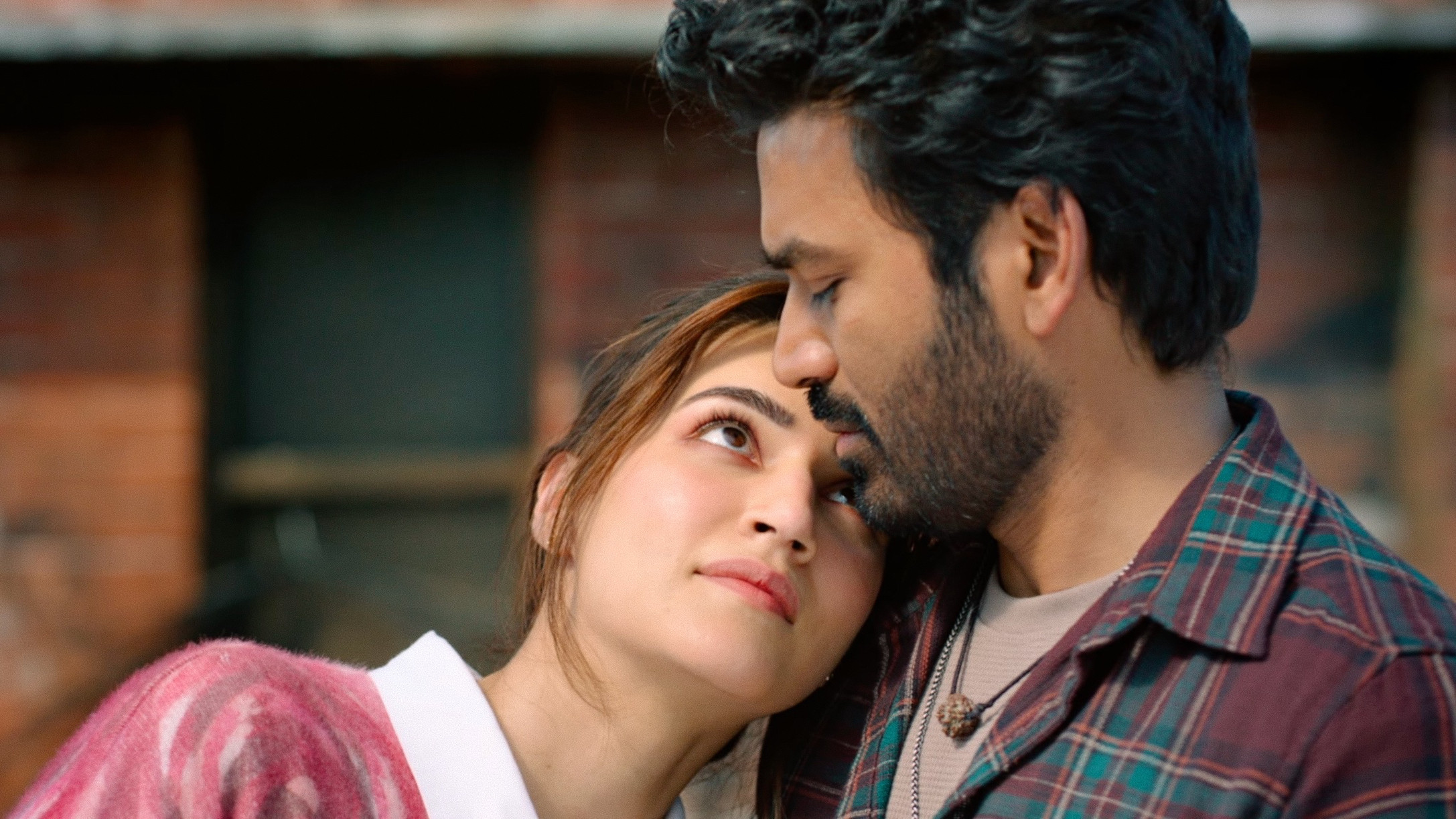 Tere Ishk Mein backdrop