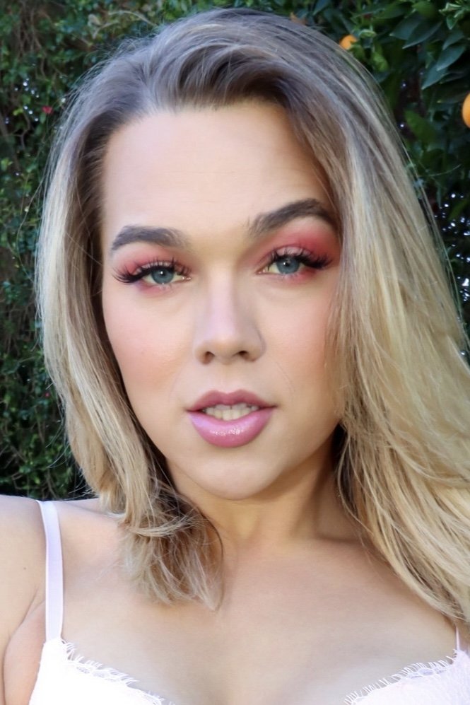 Emma Rose Profile Images — The Movie Database (TMDB)