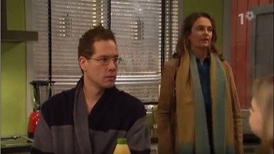 S3E7 · Larmar och gör sig till
