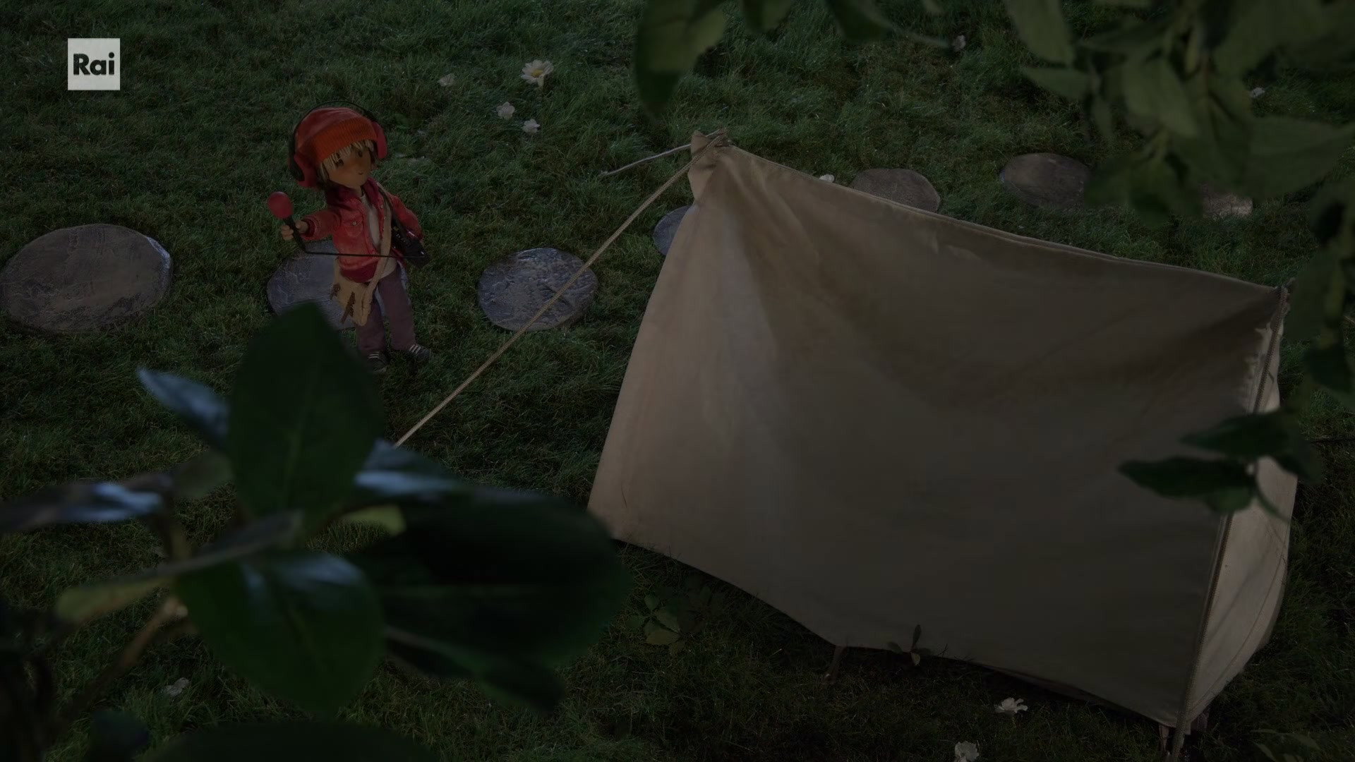 S1E3 · Night Noises
