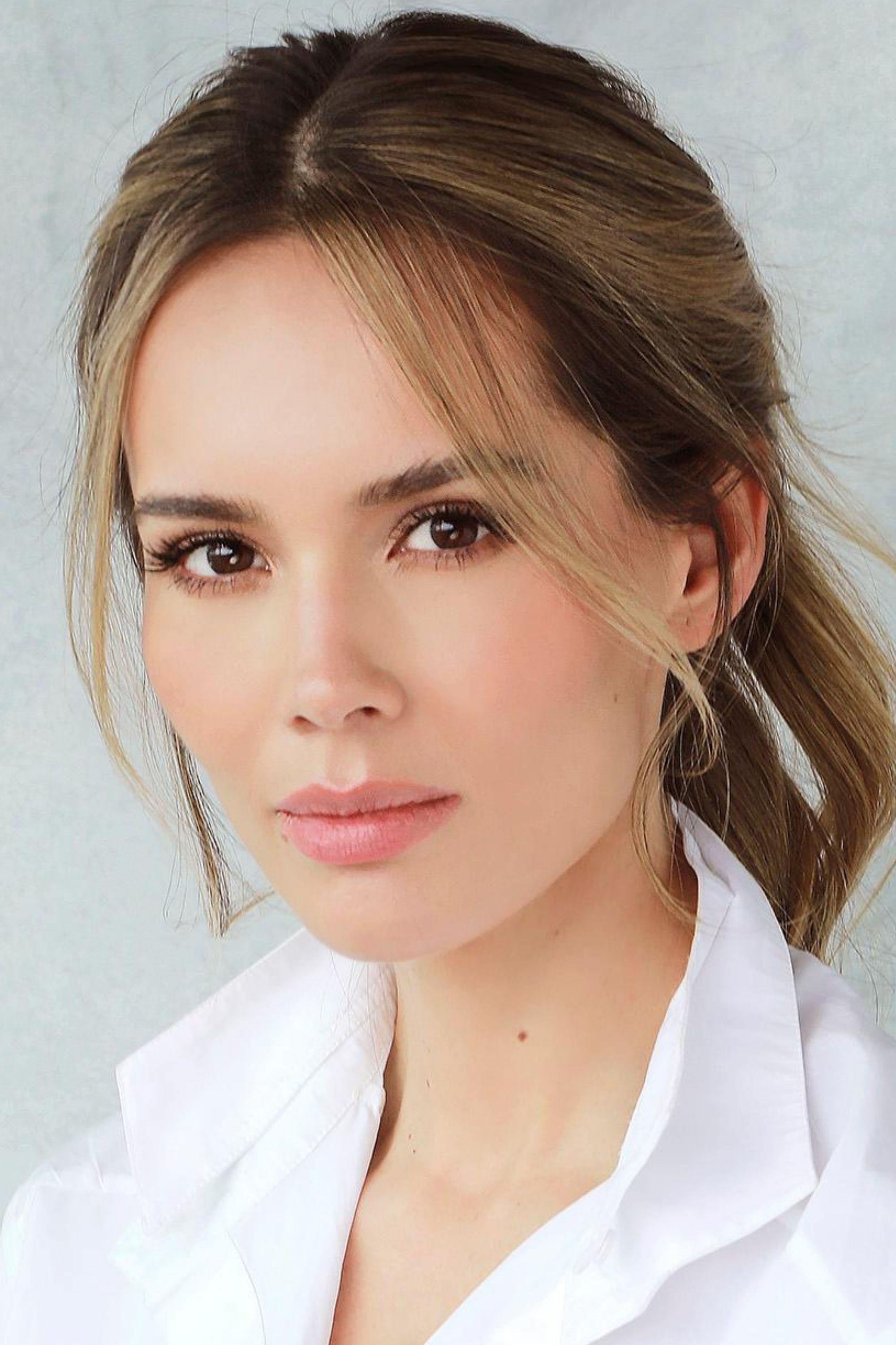 Alejandra Ávila's picture in the cast