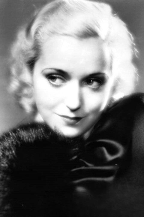 et billede af Loretta Sayers