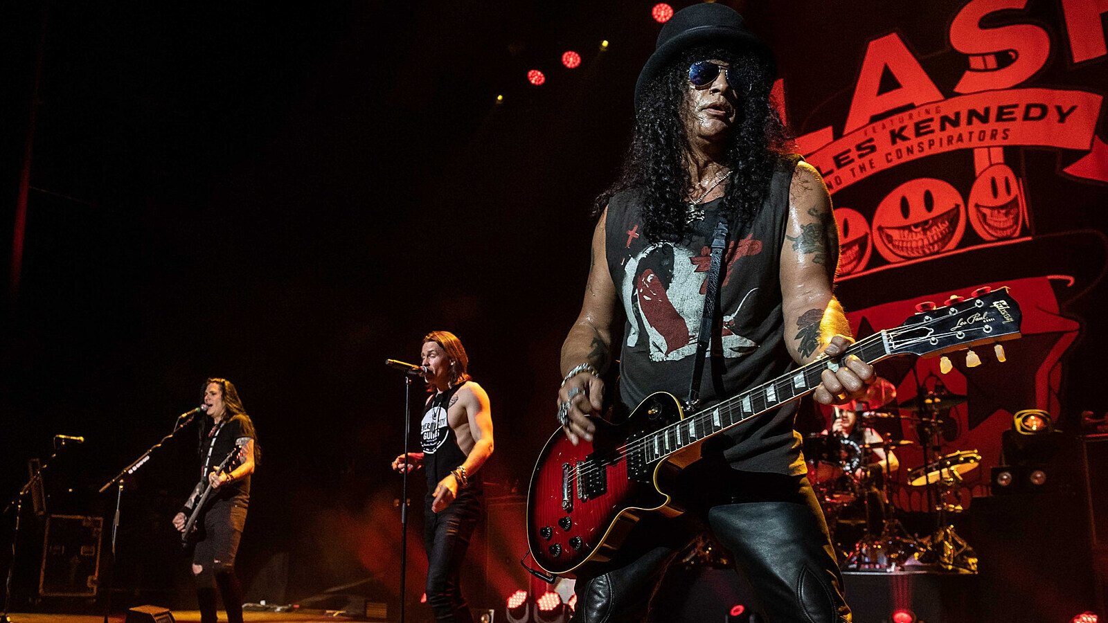 Slash featuring Myles Kennedy & The Conspirators - Living The Dream Tour (2019)