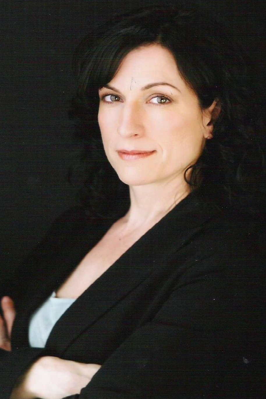 Profile Caitriona Murphy with character Angie Pinnelli