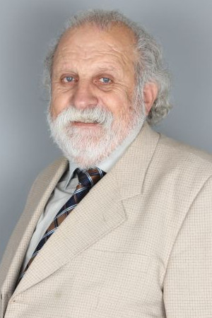 et billede af Ömer Karanlık