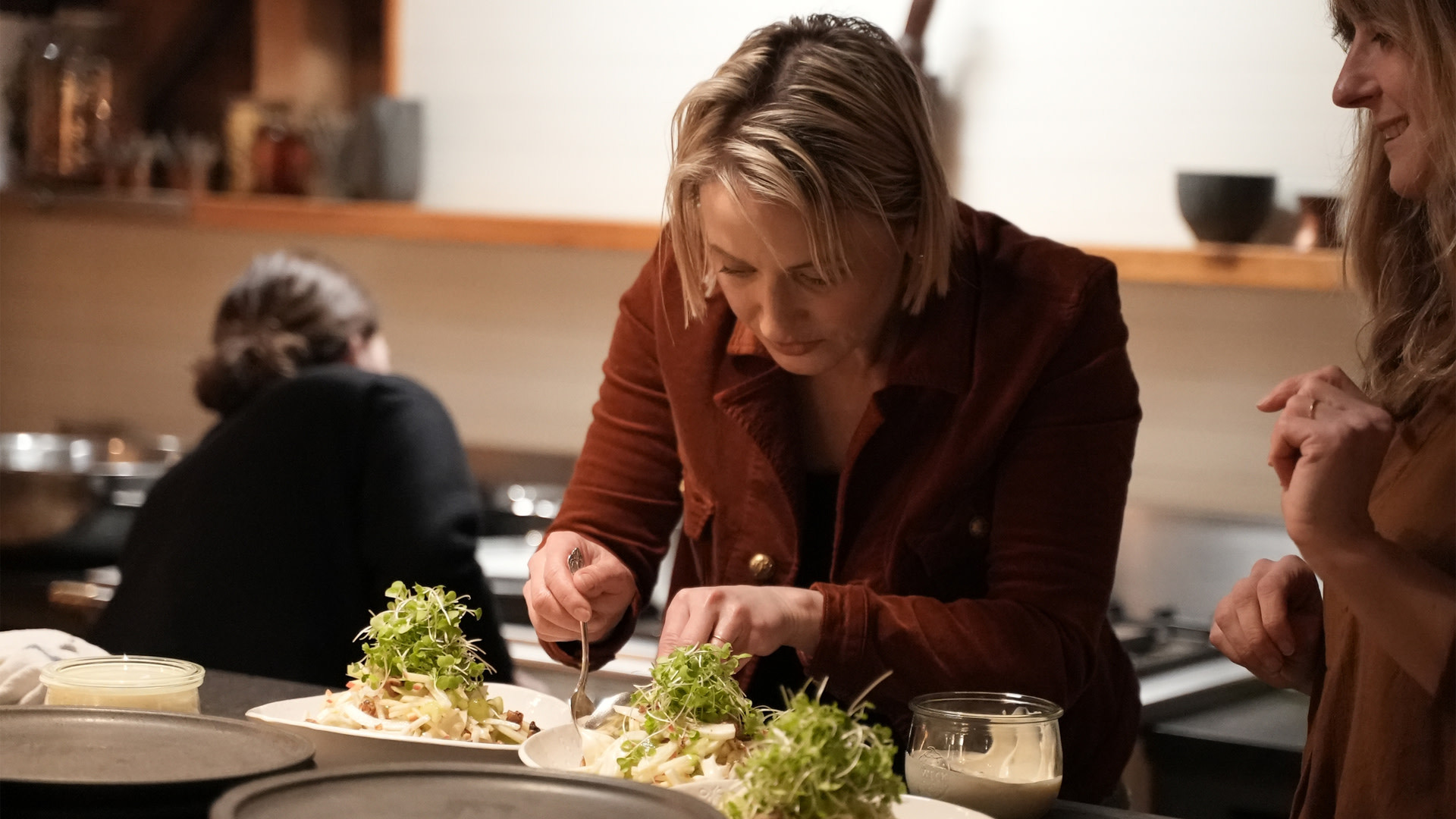 The Lost Kitchen S03E02 backdrop