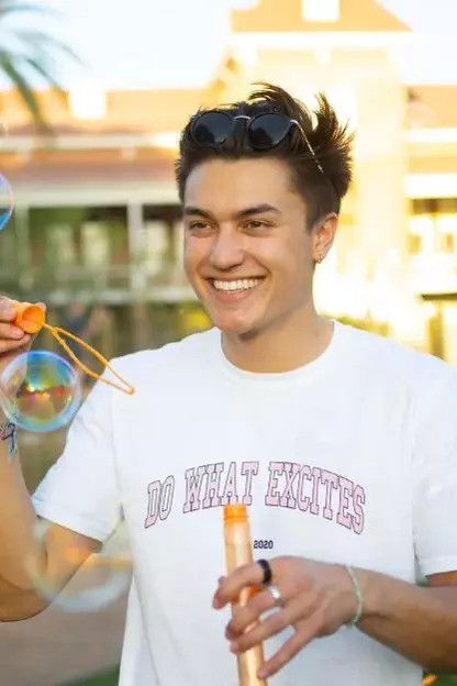 et billede af Kelly Wakasa