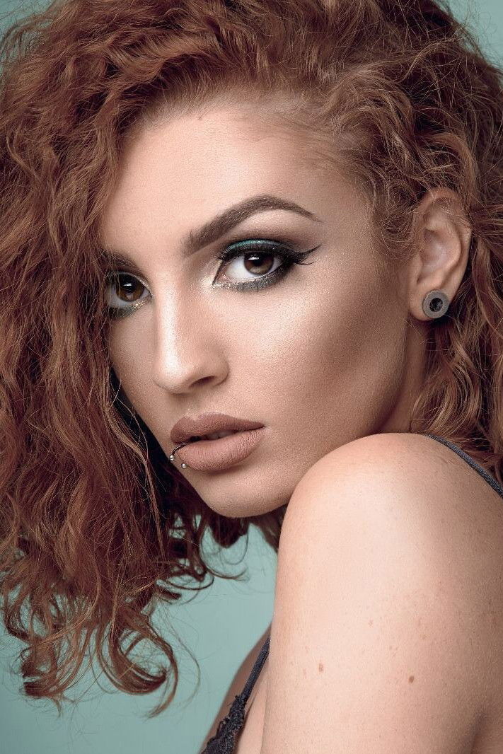 et billede af Artemisa Kusi