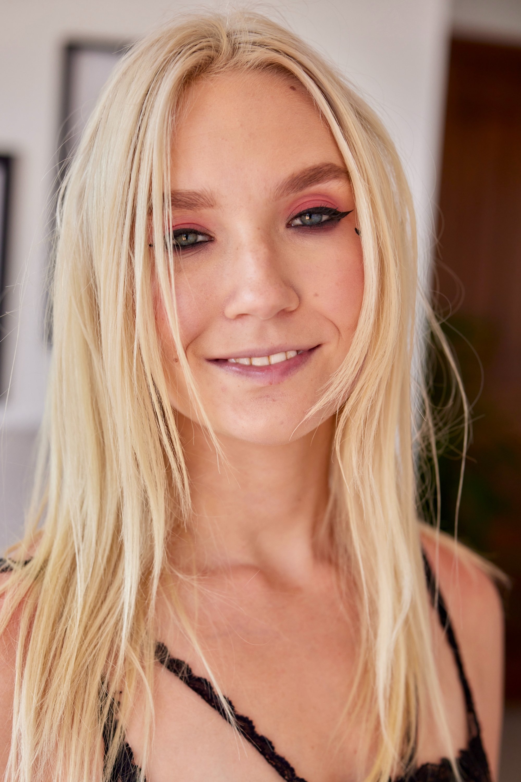 Claire Roos Profile Images — The Movie Database (TMDB)