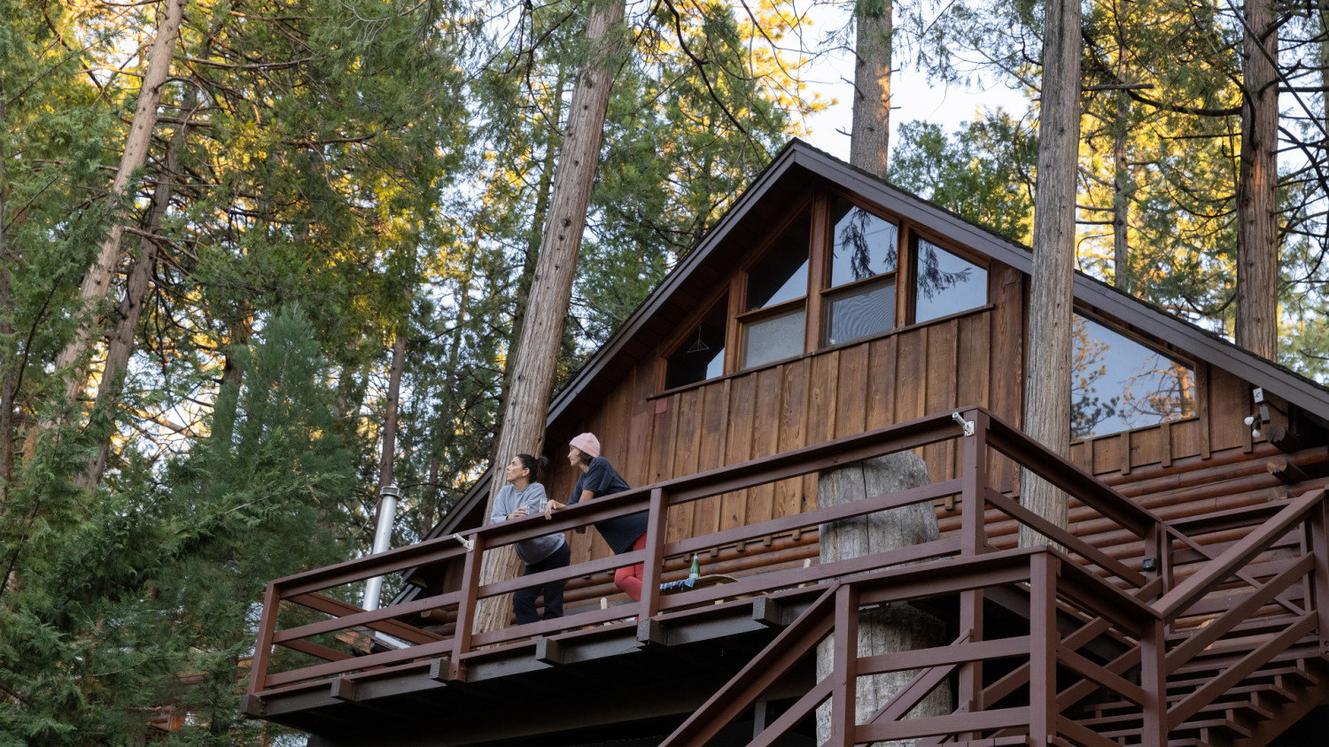 The Cabin Chronicles S03E10 backdrop