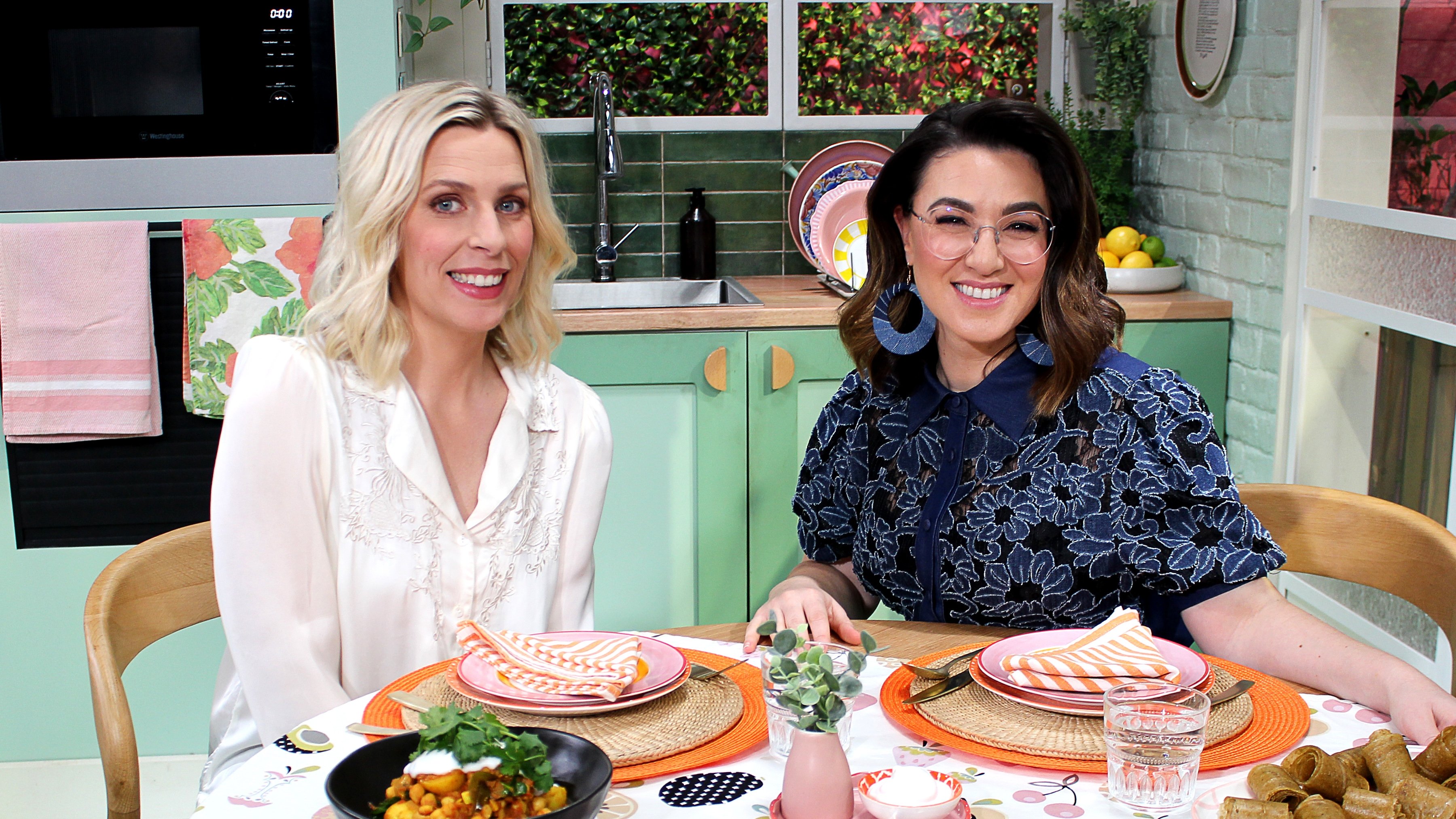 A Bite to Eat with Alice 2x18