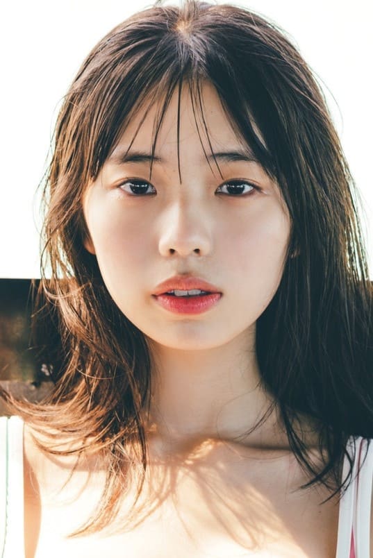 et billede af Hina Kikuchi