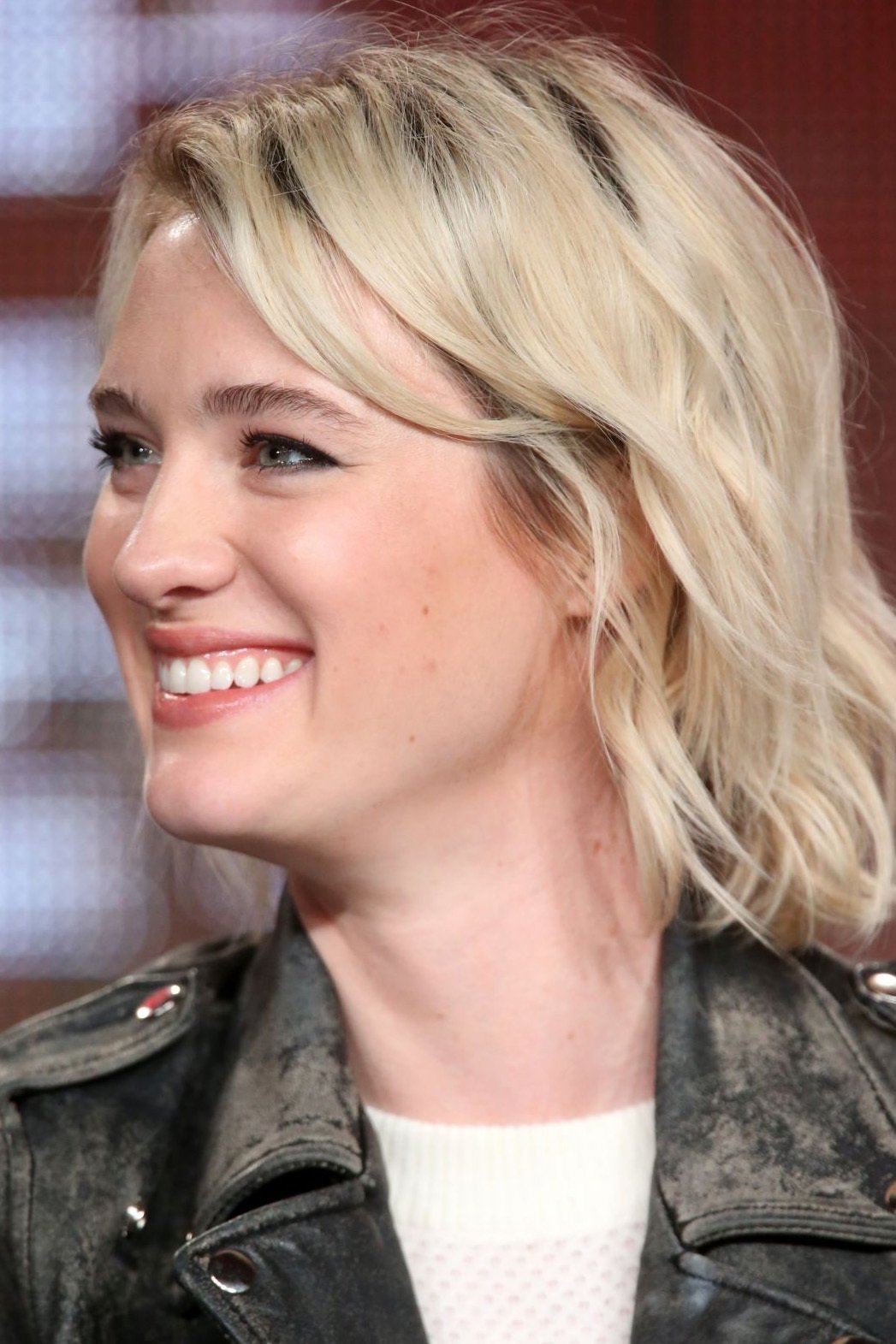 Mackenzie Davis Profile Images — The Movie Database (TMDb)