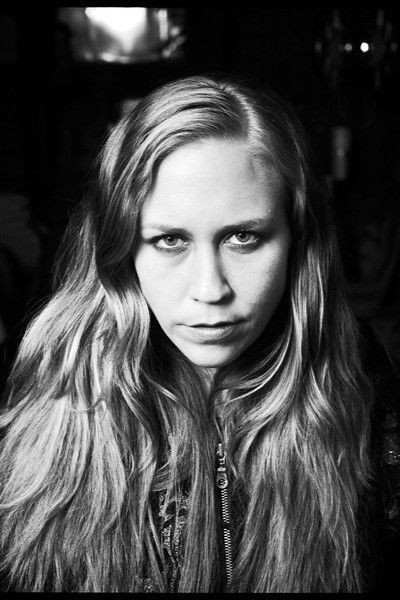 et billede af Adrienne Davies