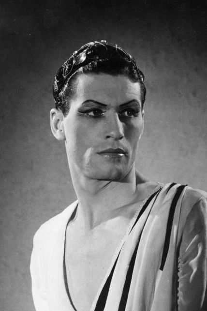 et billede af Michael Somes