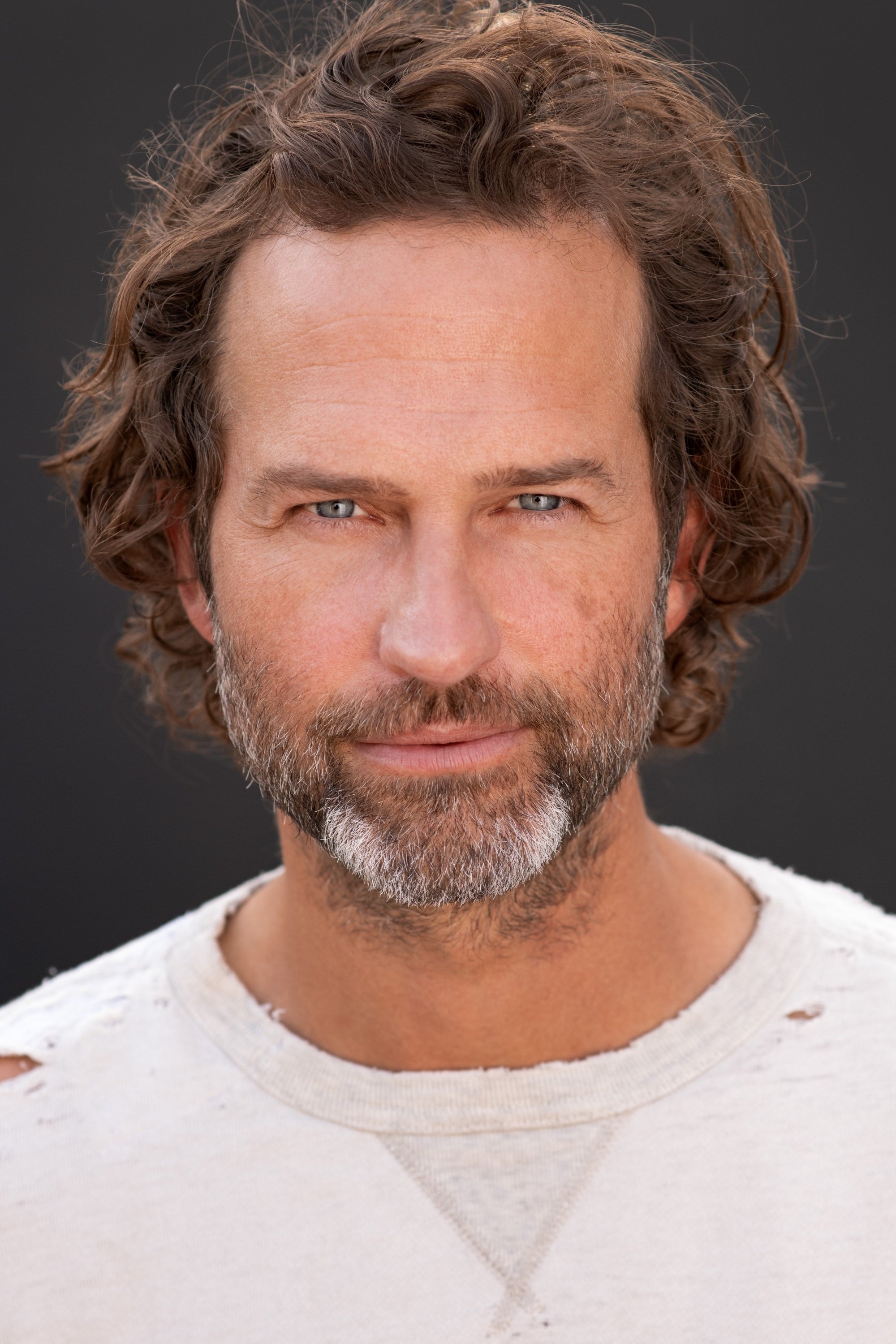 et billede af James Ball