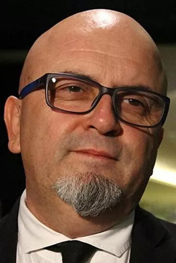 et billede af Birol Güven