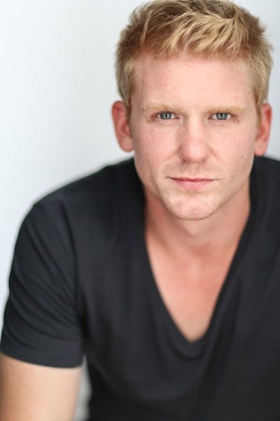 et billede af Josh A. Young