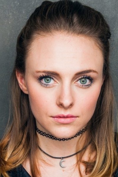 et billede af Courtney Hart