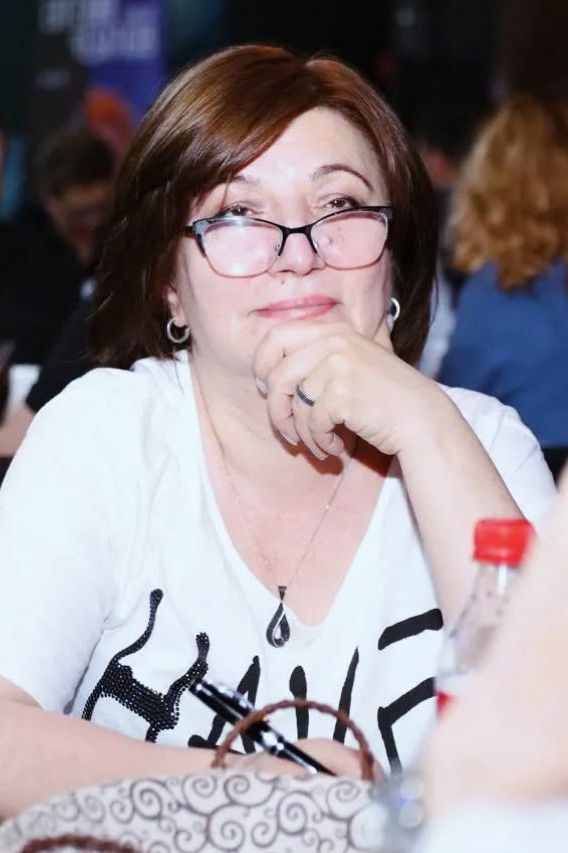 et billede af Lola Axmedova