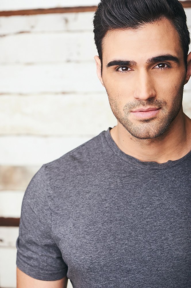 et billede af Owen Saxon