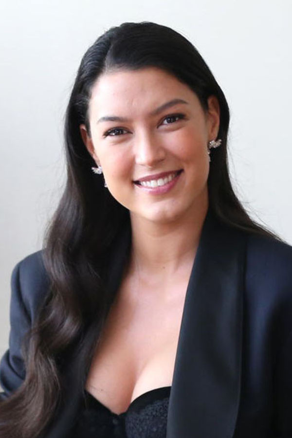 et billede af Rebecca Mir