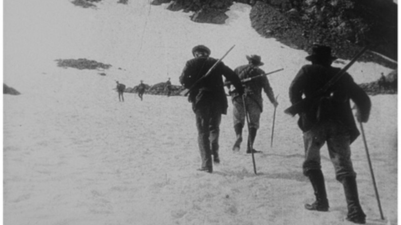 Glaciers de la Meije - Caravane vue de loin 1900 movie scene