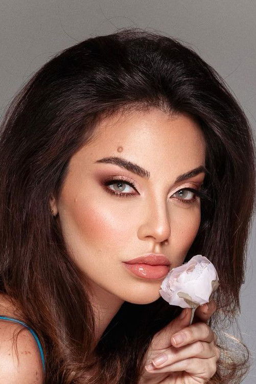 et billede af Douja Hijazi