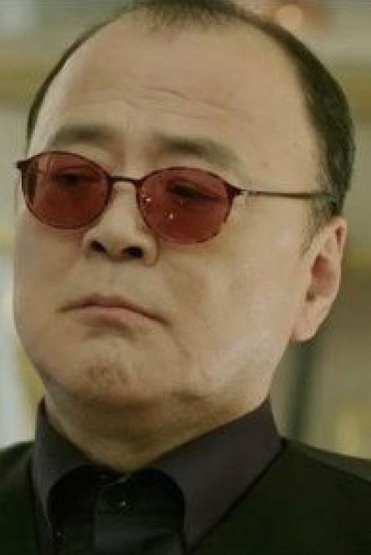 et billede af Heo Jung-Guk